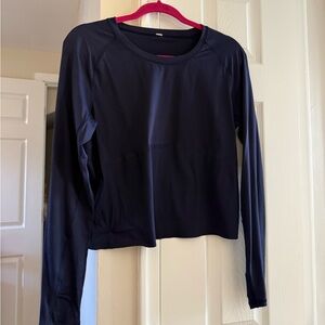 Lululemon size 6 long sleeve